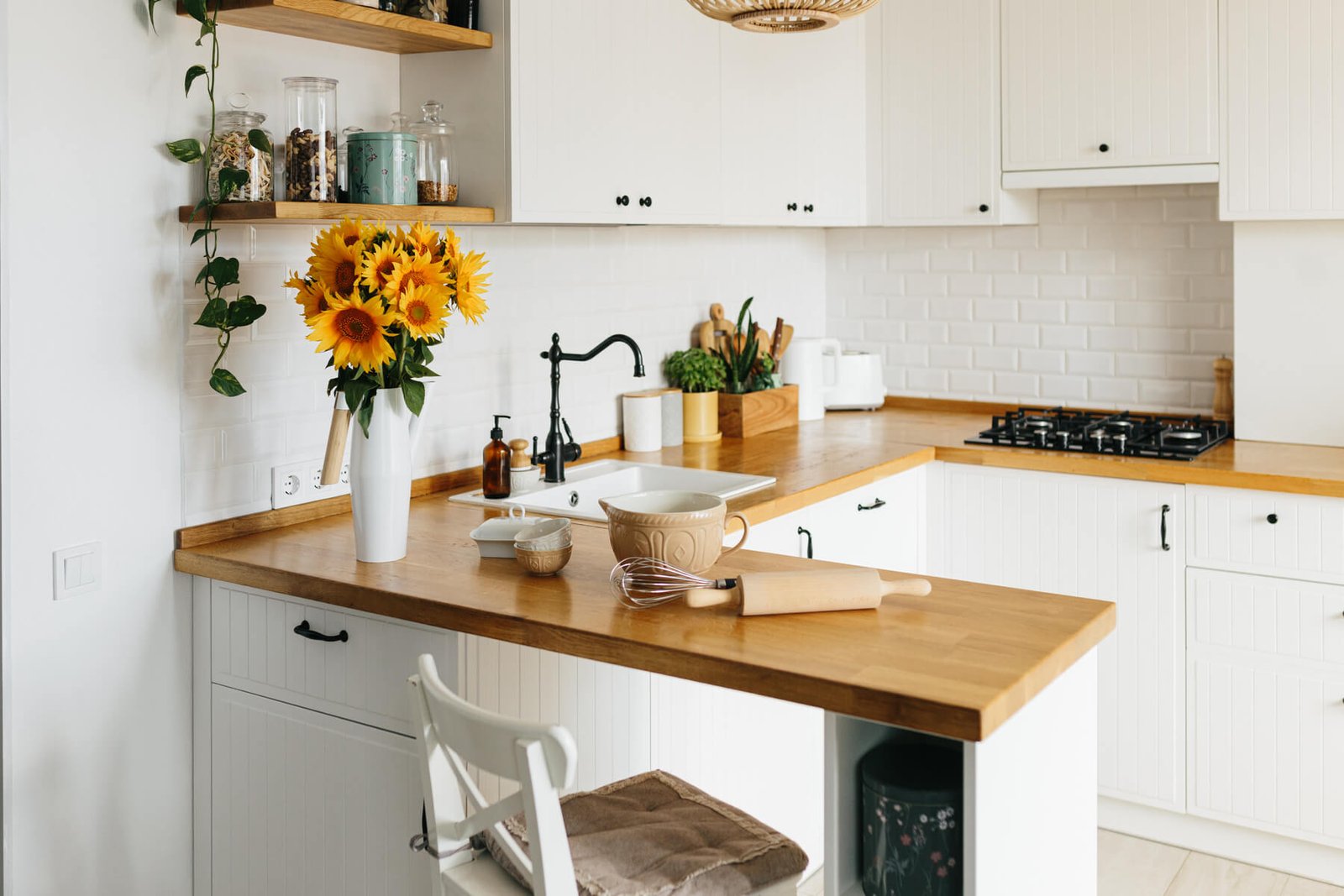 dishes and utensils on kitchen table ready to coo 2023 11 27 05 37 16 utc.jpg